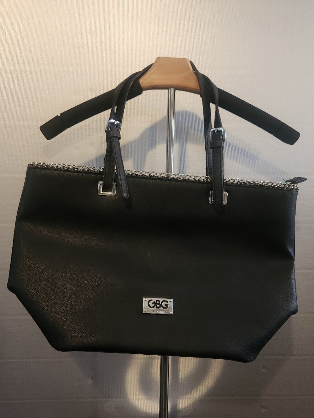 GBG Los Angeles Guess Black Faux Leather Medium Handbag Zip Shoulder Purse EUC